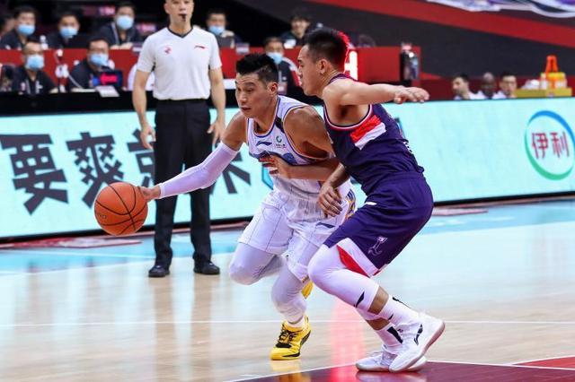 包含北京首钢重逢冤家，大胜对手，夺冠在望的词条